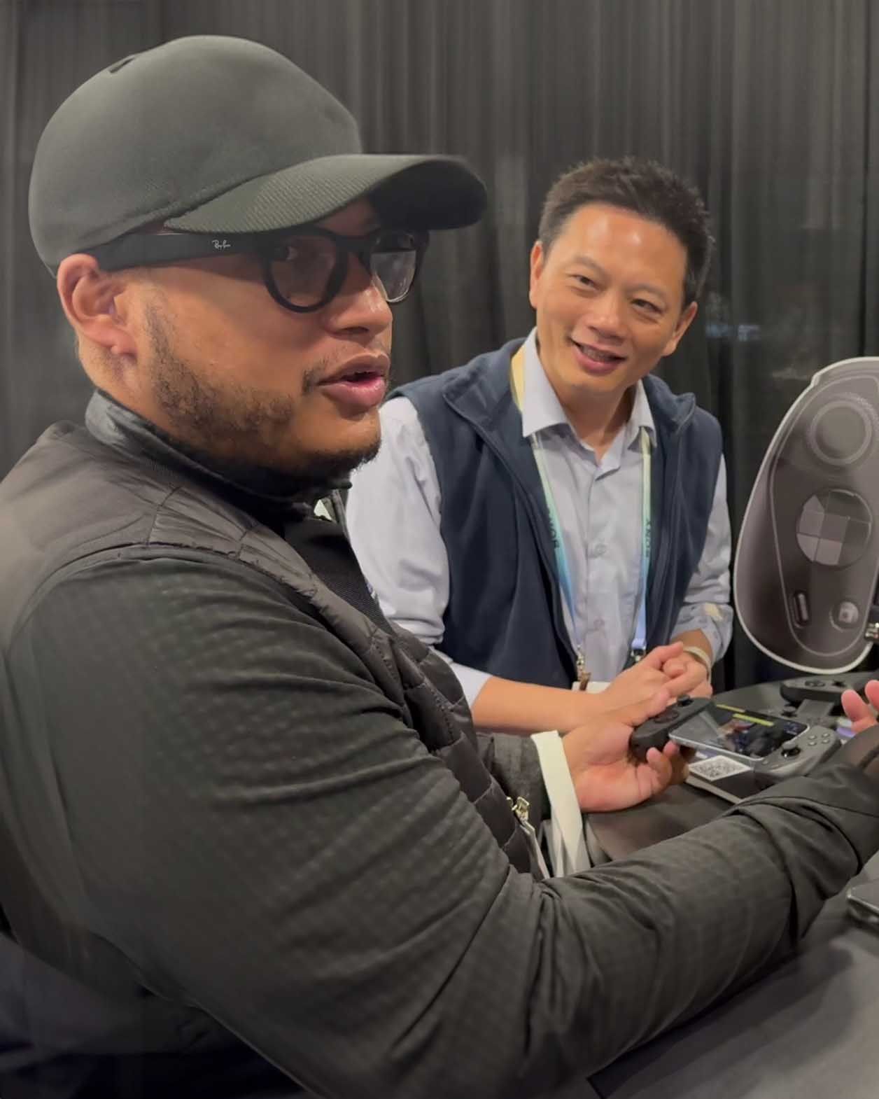 Activision Blizzard staff reviews the Serafim S3 Mobile Gaming Controller with Call of Duty Mobile at CES 2024