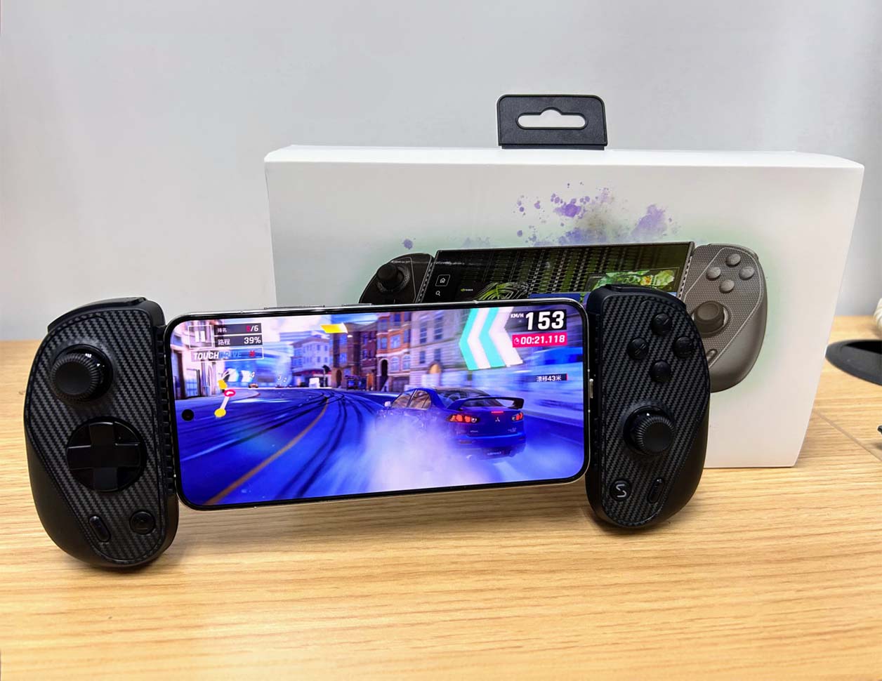 Ezone.hk plays Asphalt 9 on Android with the Serafim S3 Cloud Gaming Controller