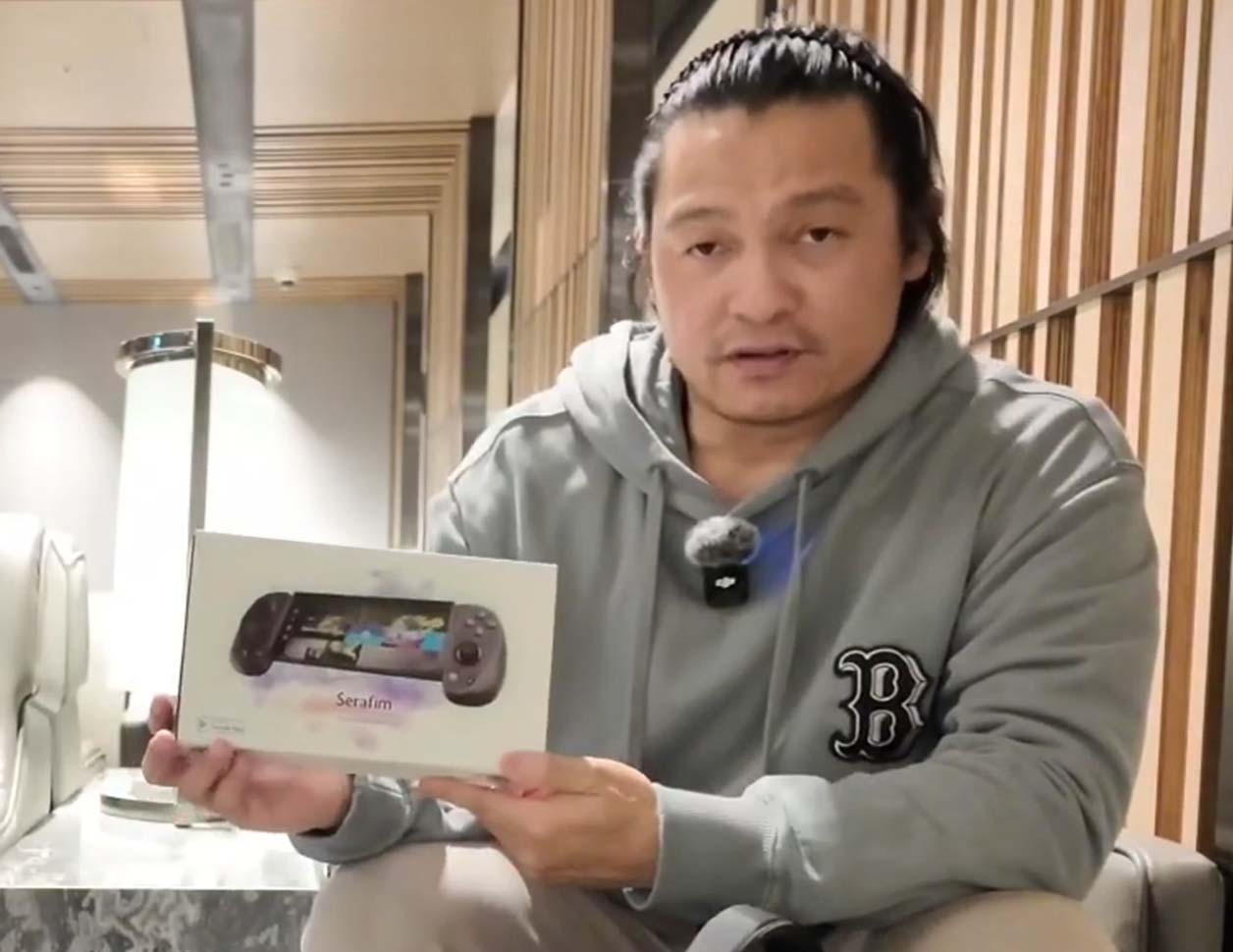 Oiamwang unboxes the Serafim S3 Game Controller